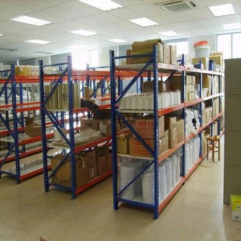 Estante industrial de acero de largo alcance para servicio mediano