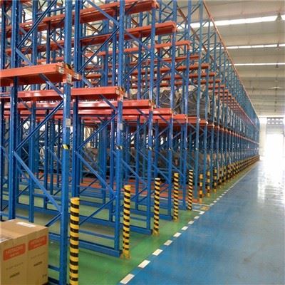 Cómo calcular la capacidad de las estanterías del almacén antes de realizar un pedido